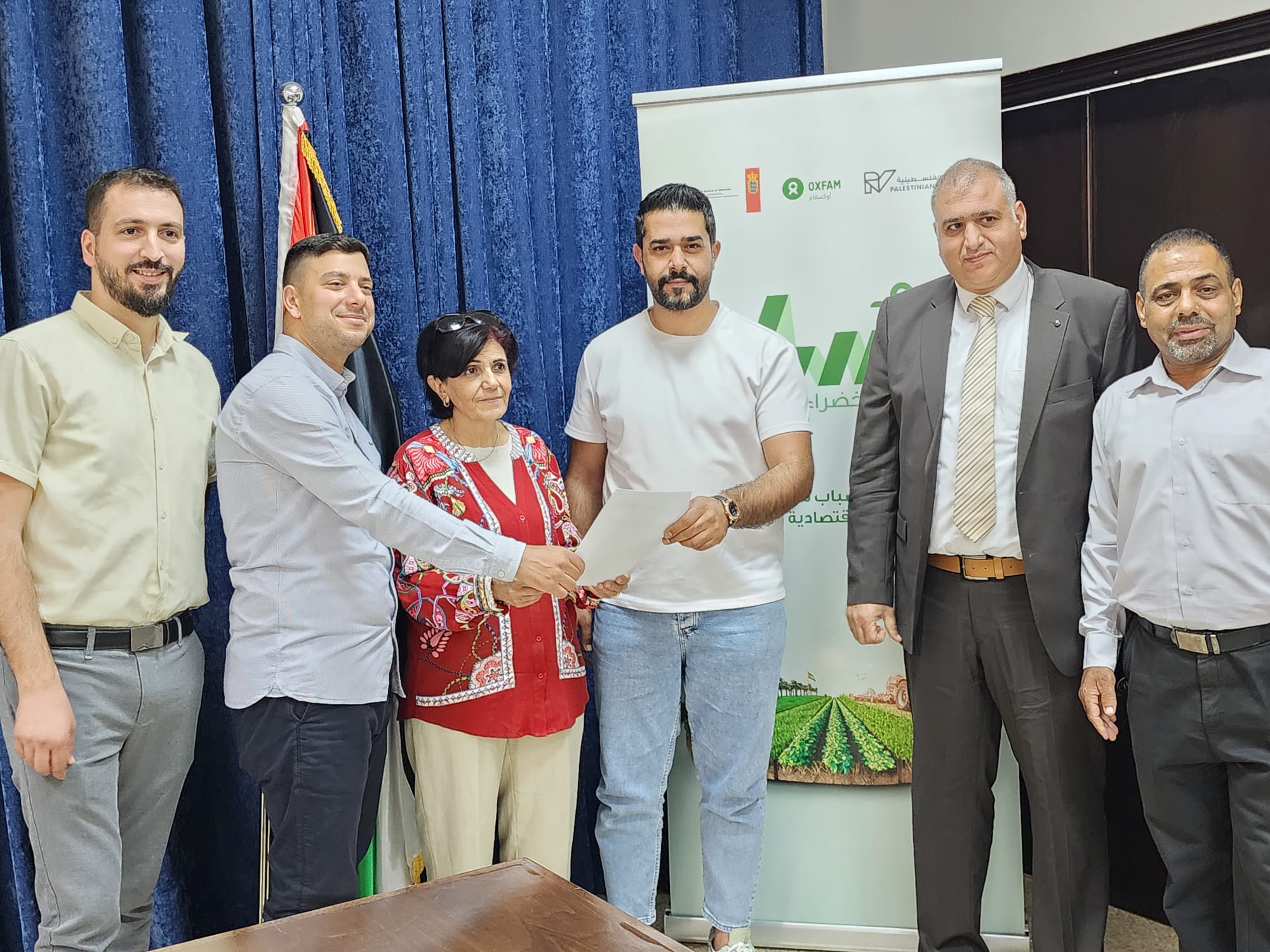 توقيع اتفاقيات لمستفيدي المنح الريادية لفئة الشباب في مقر محافظة اريحا