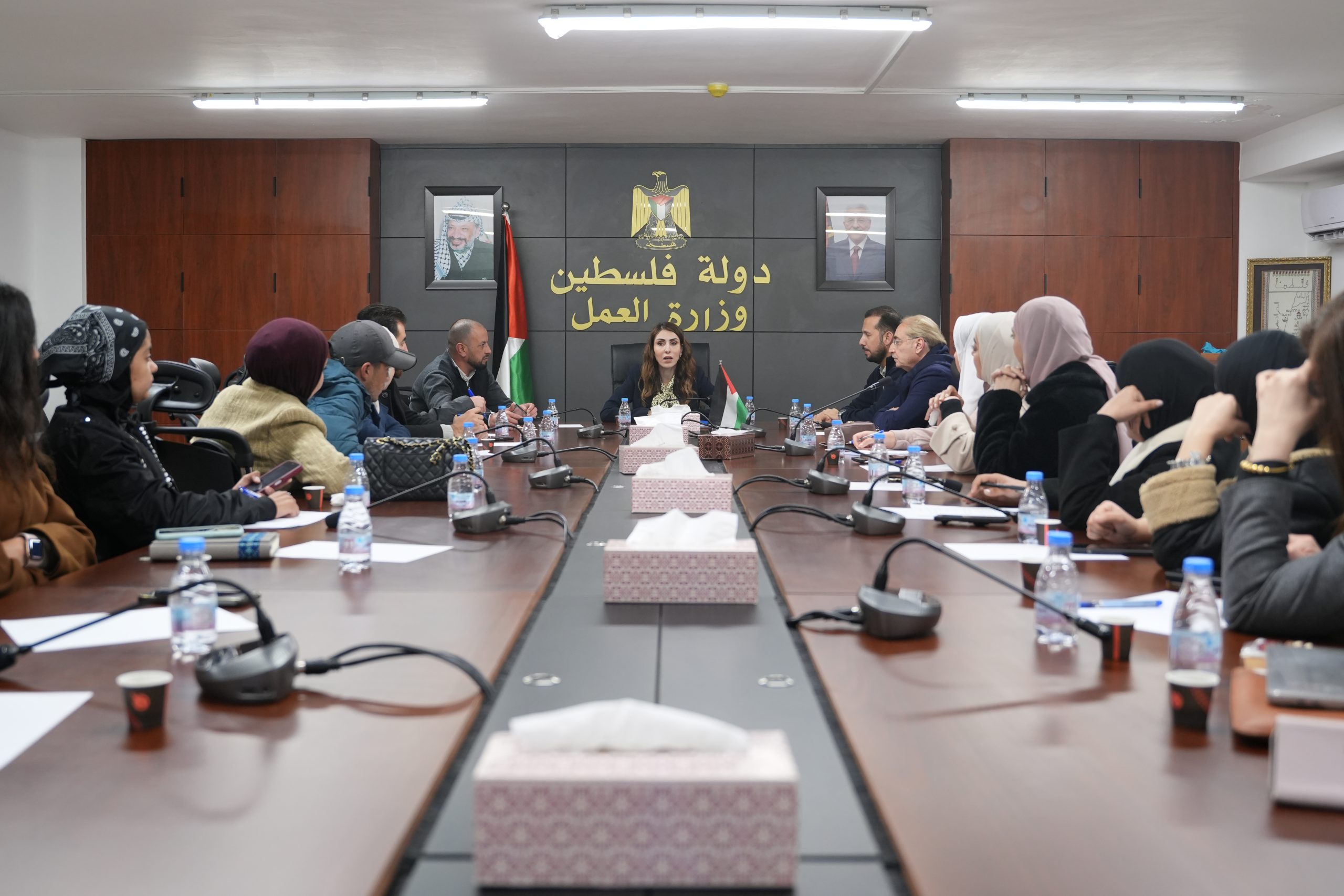 The Palestinian Vision Organization Engages in Dialogue with Dr. Enas Attari, Palestinian Minister of Labor, as Part of the “Atad” Project